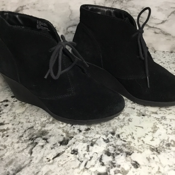 White Mountain Women's Black Ankle Lace Up Booties - Picture 3 of 12
